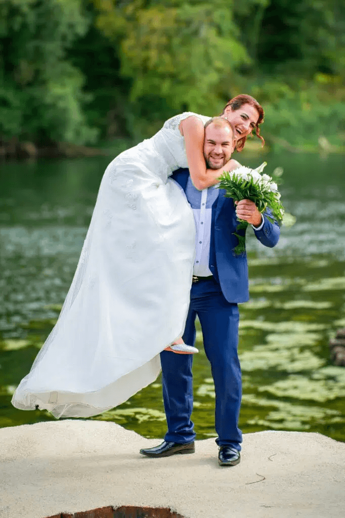 Mariée portée par son mari – reportage mariage