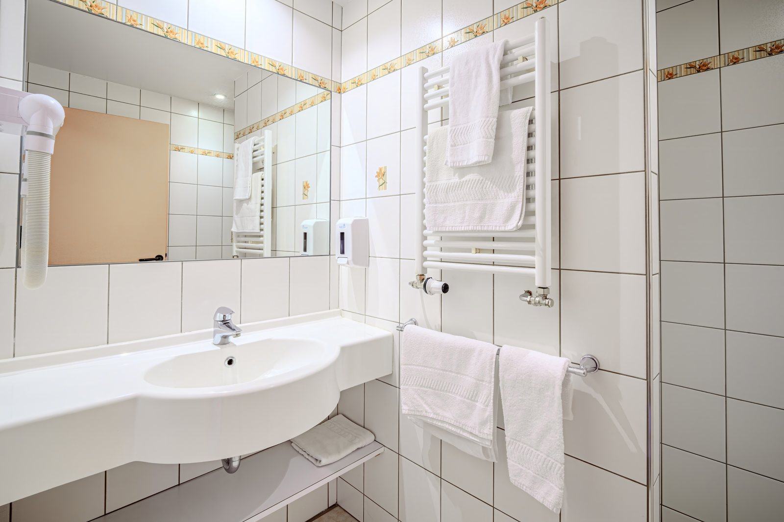 Salle de bain de la chambre familiale — Hôtel Étoile des Neiges