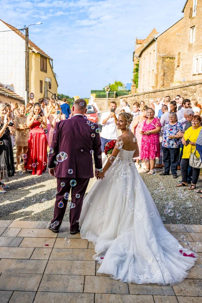 Sortie de la mairie ou de l'église