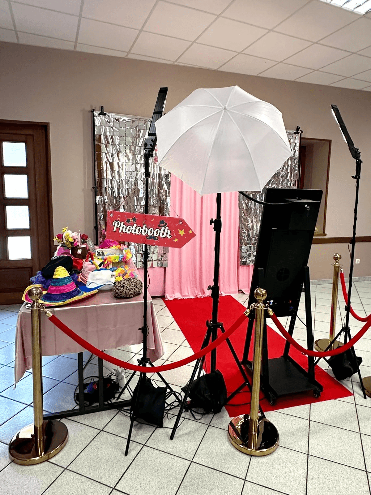 Photobooth Miroir avec décor rose pour un anniversaire d'ado