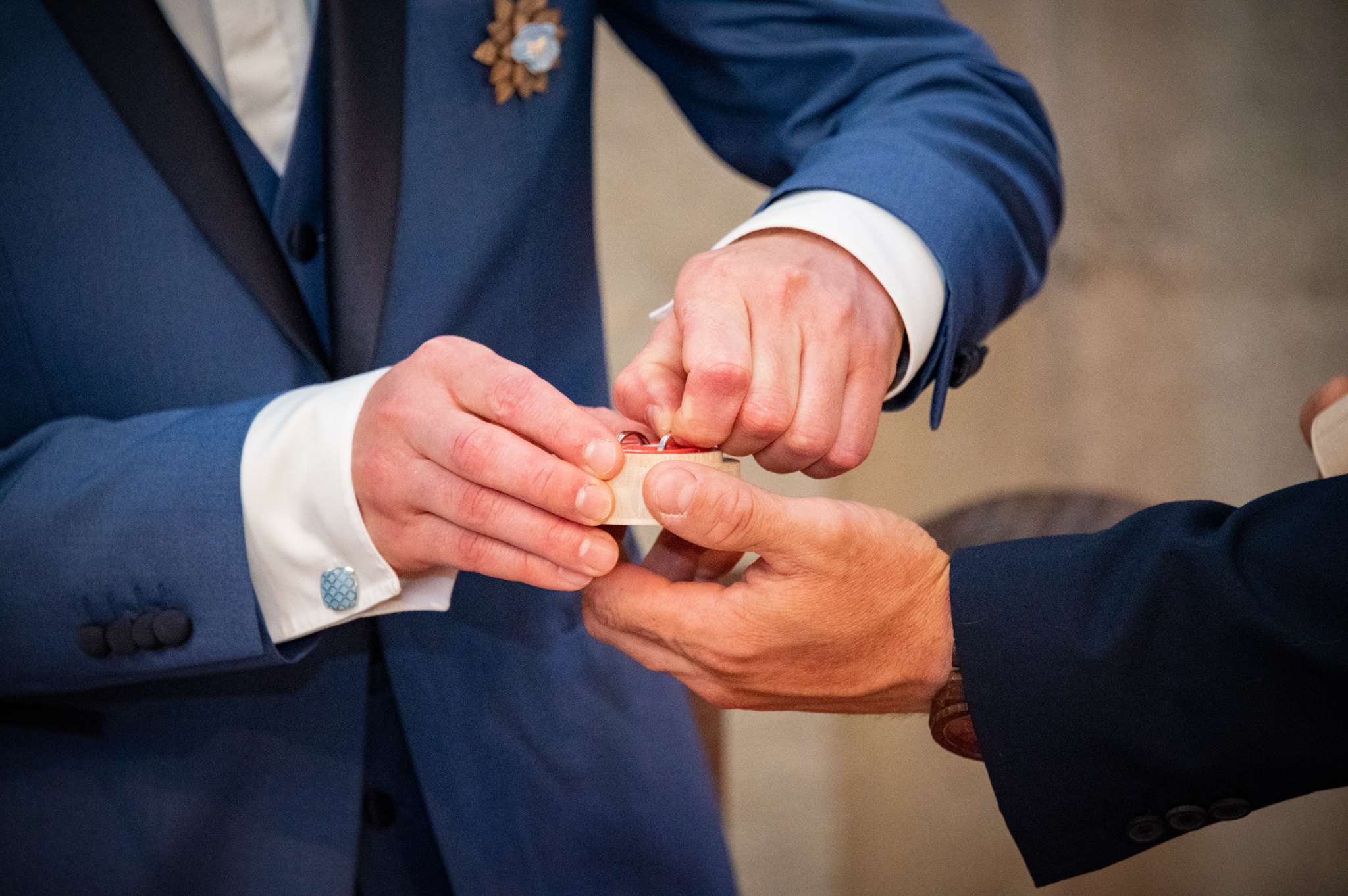 Gros plan sur l'échange des alliances