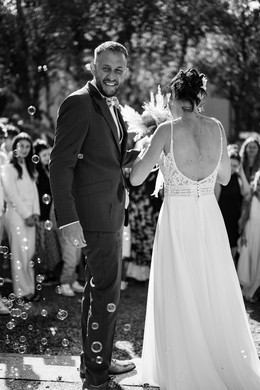 Bulles à la sortie de l'église