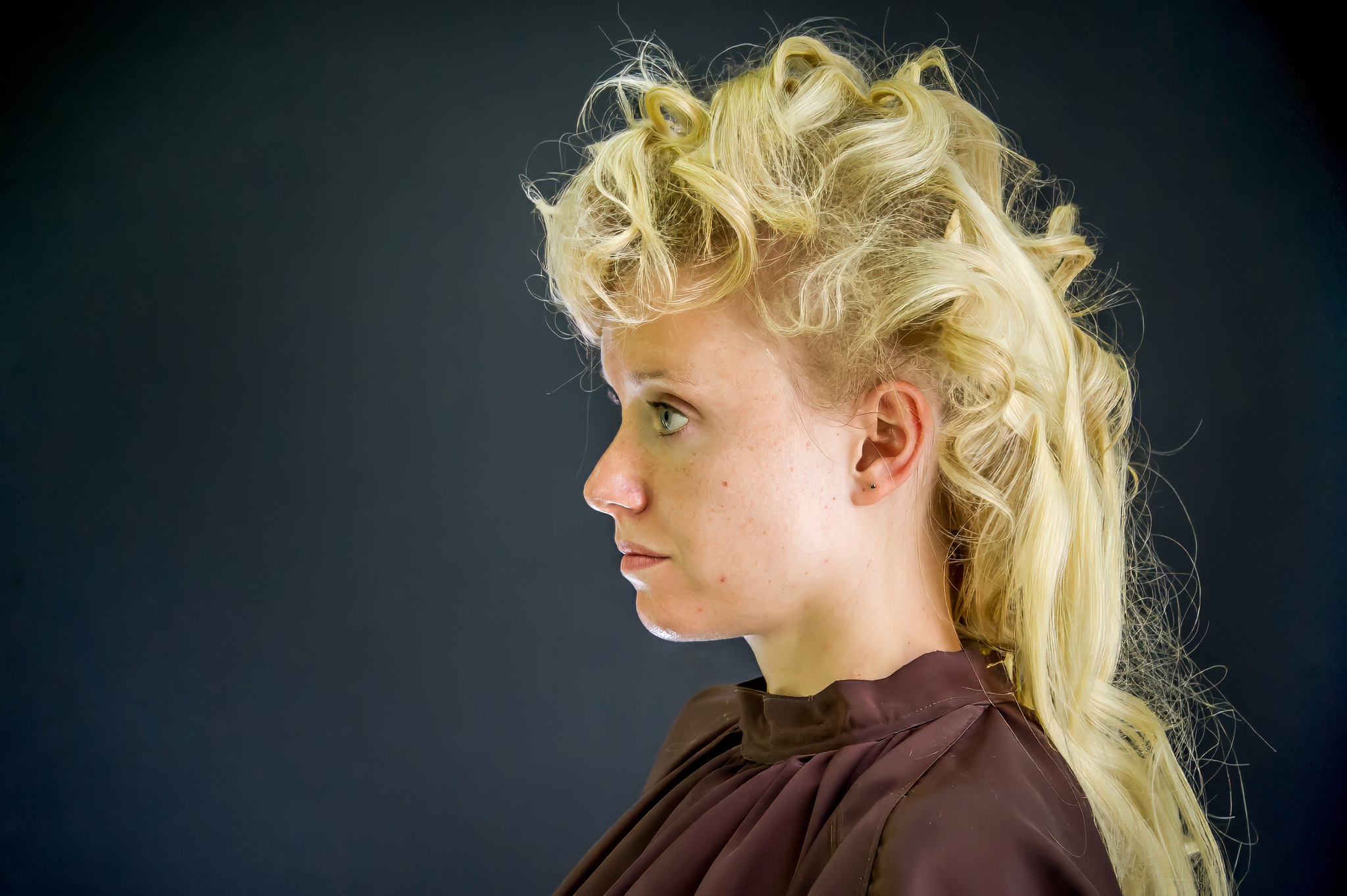 Mise en place des boucles pour la mariée