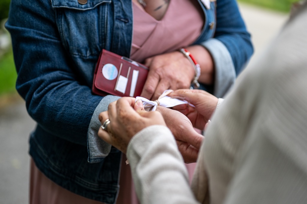 Nœud bracelet mariage témoin – photo retouchée